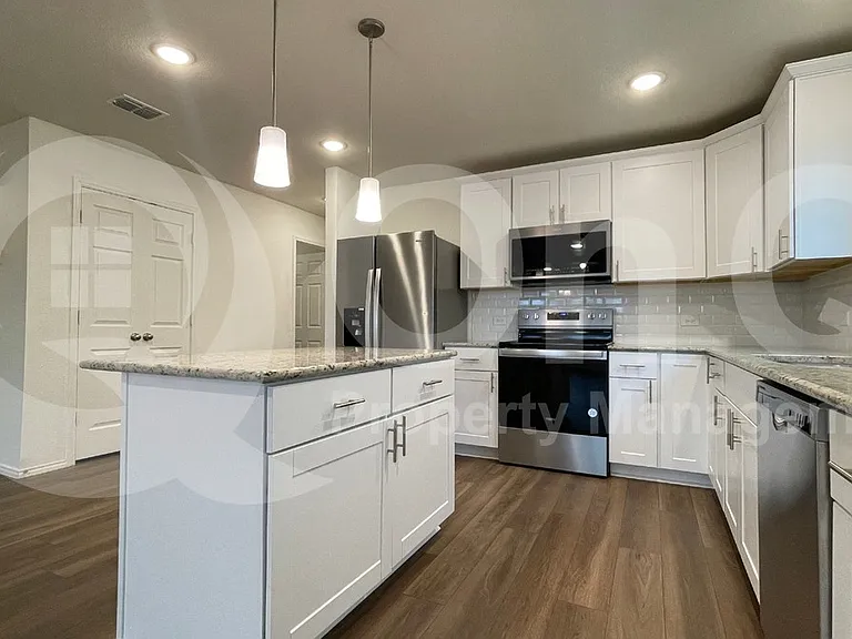 1315 Binfield Dr — Photo 3