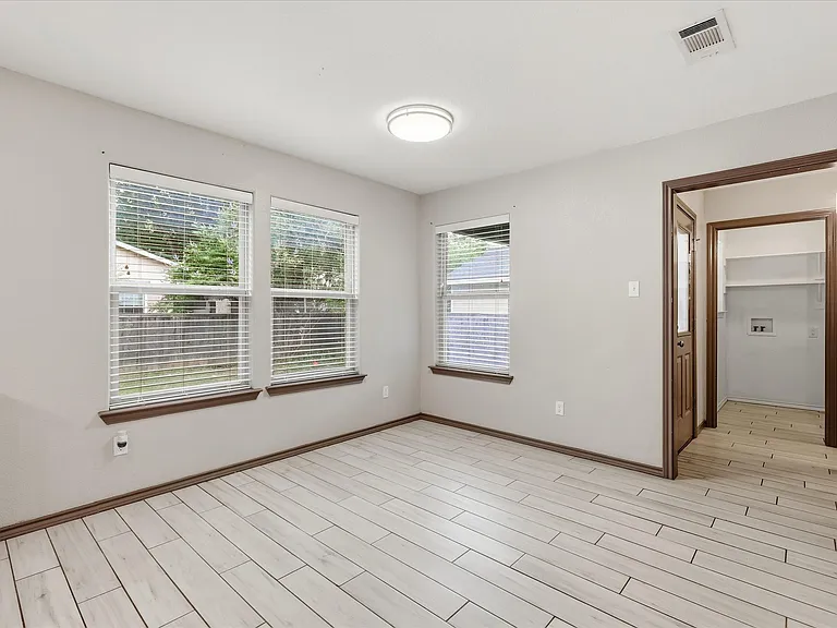 1804 Glenmore Ave — Photo 27