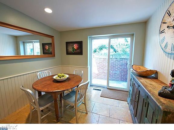 Breakfast nook2