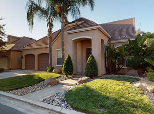 61 W Serena Ave, Clovis, CA 93619