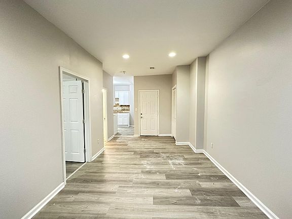 3rd image of 119 Roosevelt Ave #6B