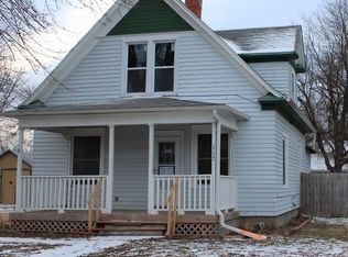 117 E 6th St, Chapman, KS 67431