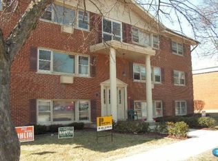 122 S Cass Ave APT 10, Westmont, IL 60559