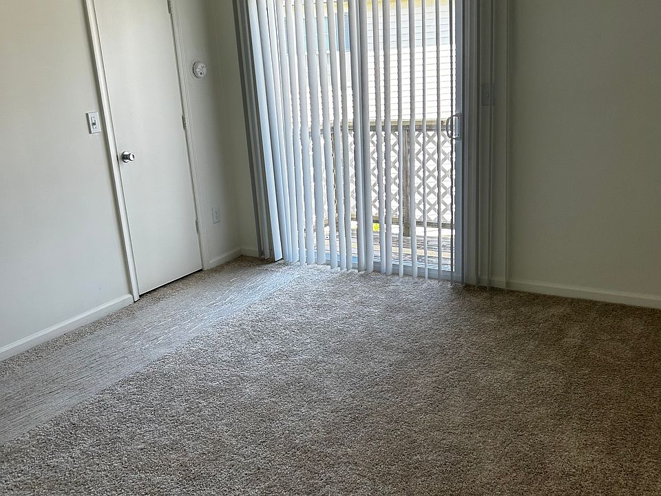 1st image of 6 Pebble Point Ct
