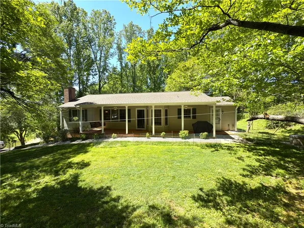 191 Valleyview St, Elkin, NC 28621