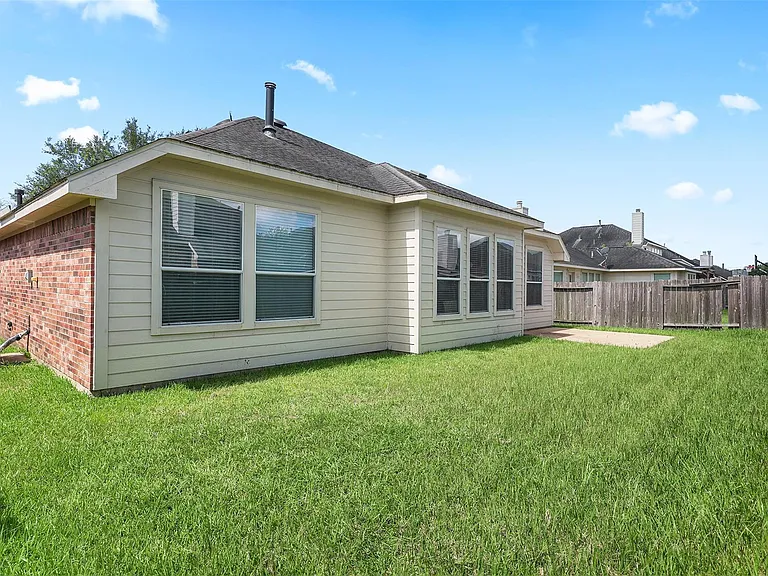 7611 Waterlilly Ln — Photo 23
