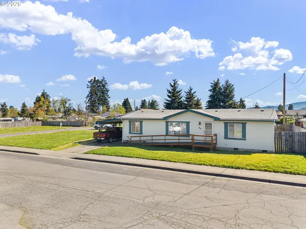 300 S 7th St, Creswell, OR 97426