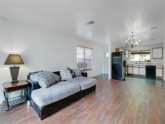 5th image of 1009 Deerhound Pl