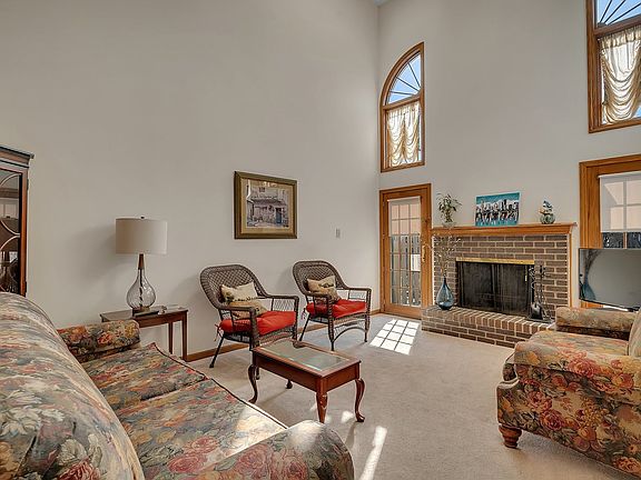 3rd image of 17245 Lakebrook Dr