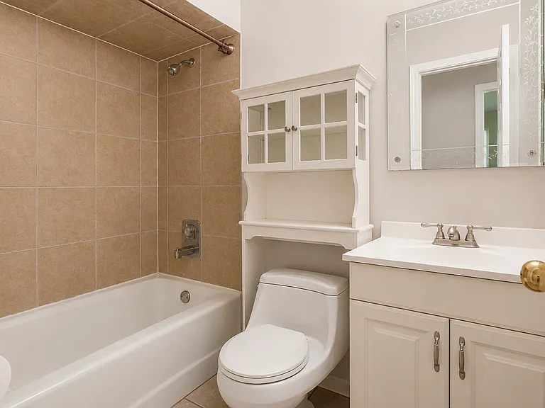 6847 Hawthorne Ln — Photo 15