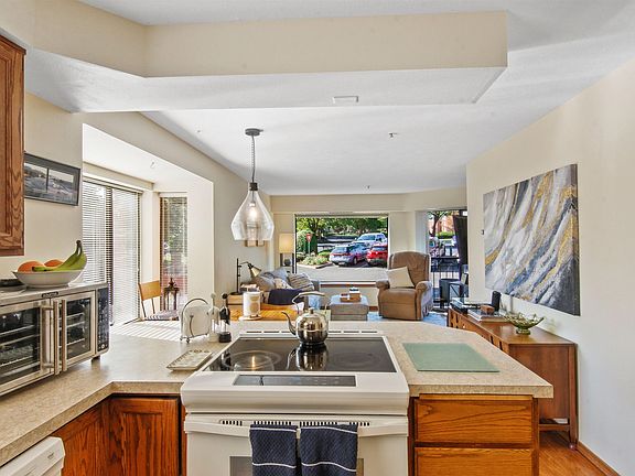3rd image of 221 E Rockwood Blvd #224