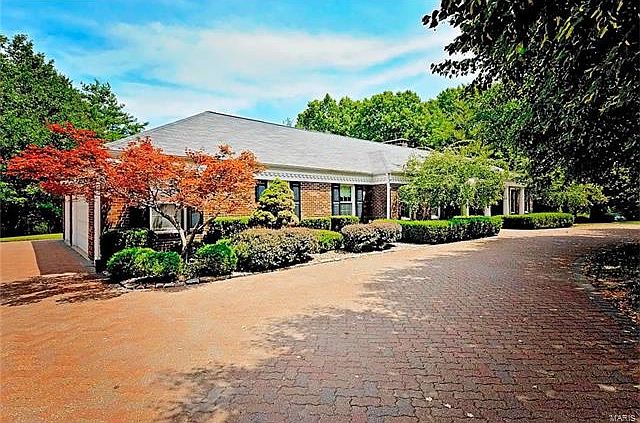 1st image of 26 Clayton Hills Ln