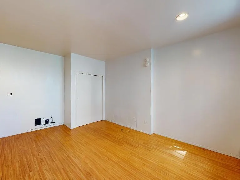 170 W 25th St #2B — Photo 5