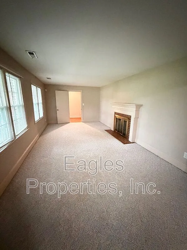 3 bed, 2.0 bath, $1,510 — Photo 2