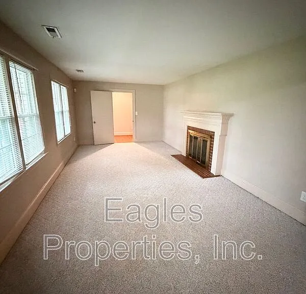1509 Highway 91 N — Photo 2