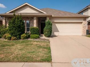 1140 Fairweather Dr, Fort Worth, TX 76120