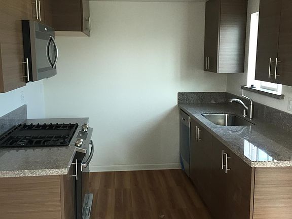 Kitchen does not come with a refridgerator