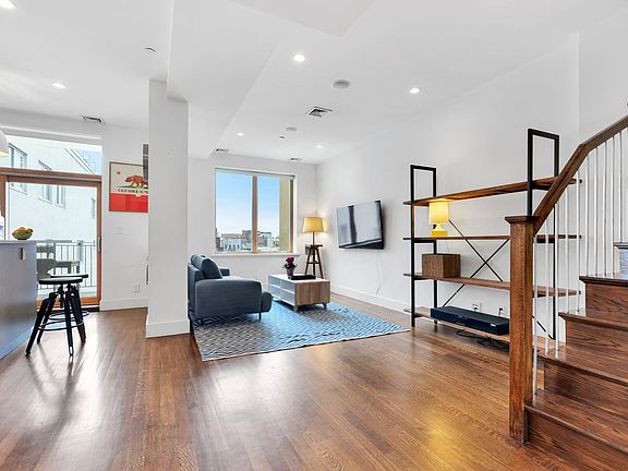 3rd image of 186 India St APT 8