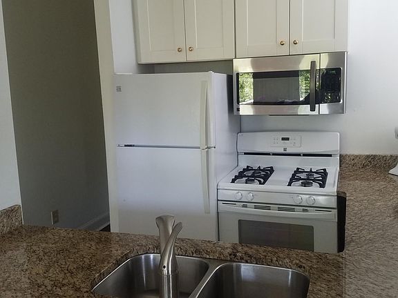 4th image of 418 Warren Cres APT 4