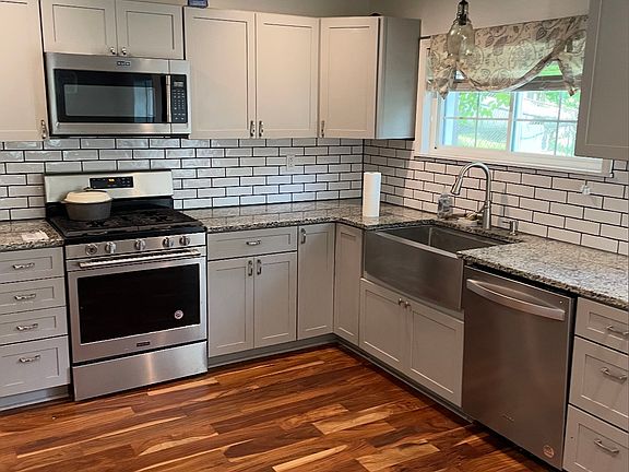 2nd image of 120 Arbutus Dr
