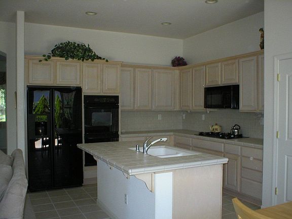 Fabulous Kitchen with large island & bar