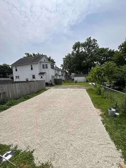 637 Wilson Ave — Photo 12