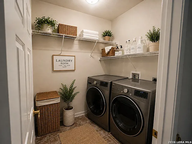 2411 Enfield Grove Dr — Photo 17