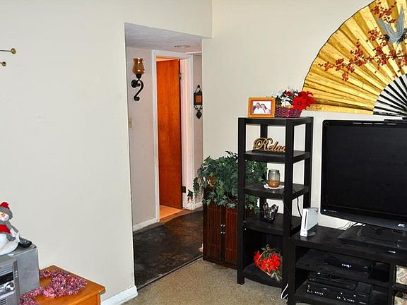 3rd image of 1802 W Clifton St