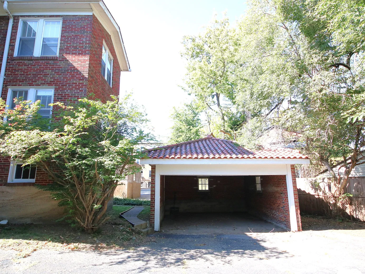 7323 Forsyth Blvd. — Photo 3