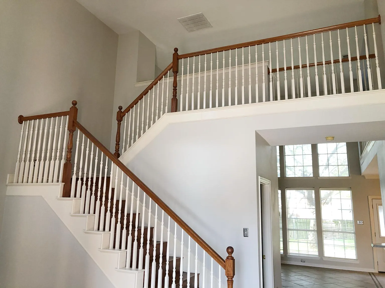 4 bed, 3.5 bath, 3023 sqft, $3,050 — Photo 2