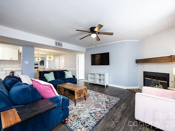 4th image of 1608 Sharon Rd W APT 45