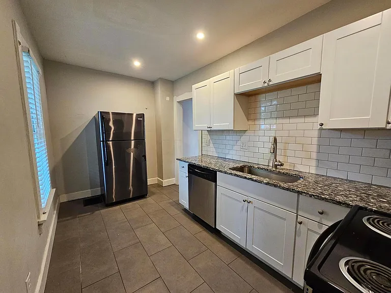 1064 Scott St — Photo 6