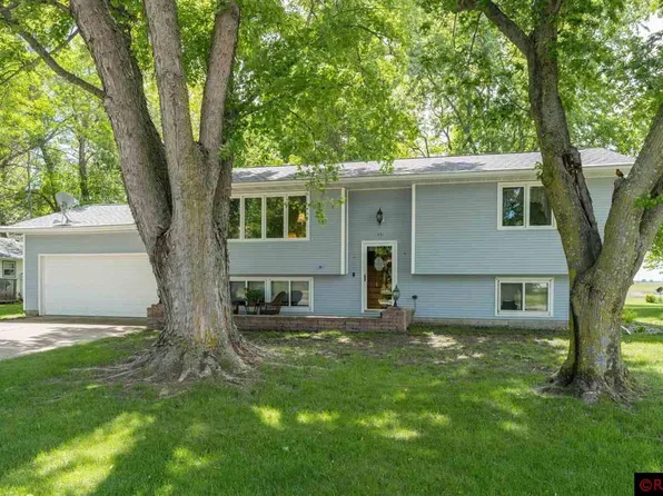 221 Prairie St E, Amboy, MN 56010