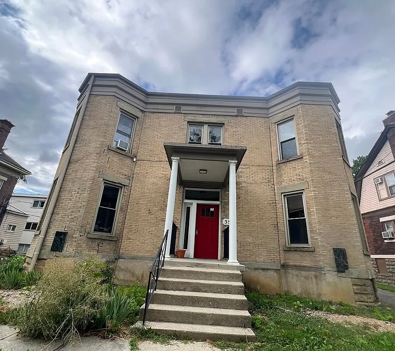358 E 15th Ave