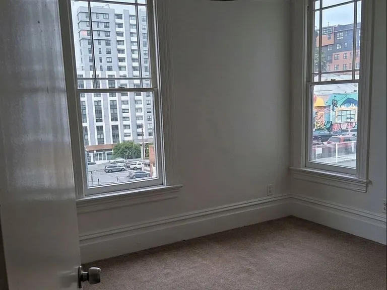 1416 Castro St — Photo 2