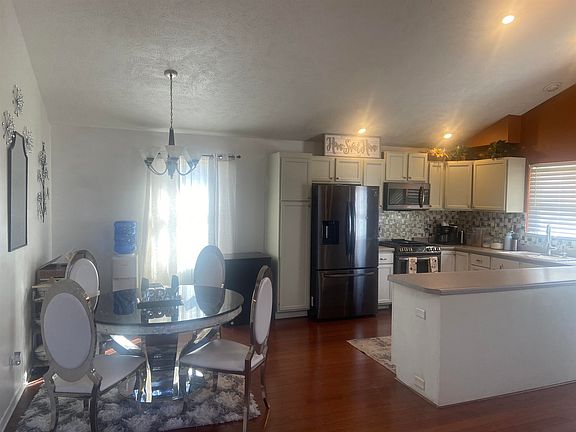4th image of 3111 Nadine Ave