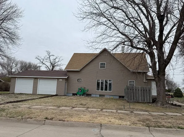 711 E Forrest St, Sutton, NE 68979
