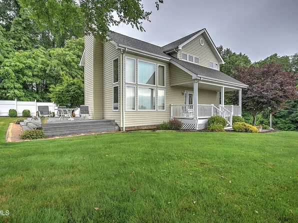 290 Locust Hill Dr, Bristol, VA 24201