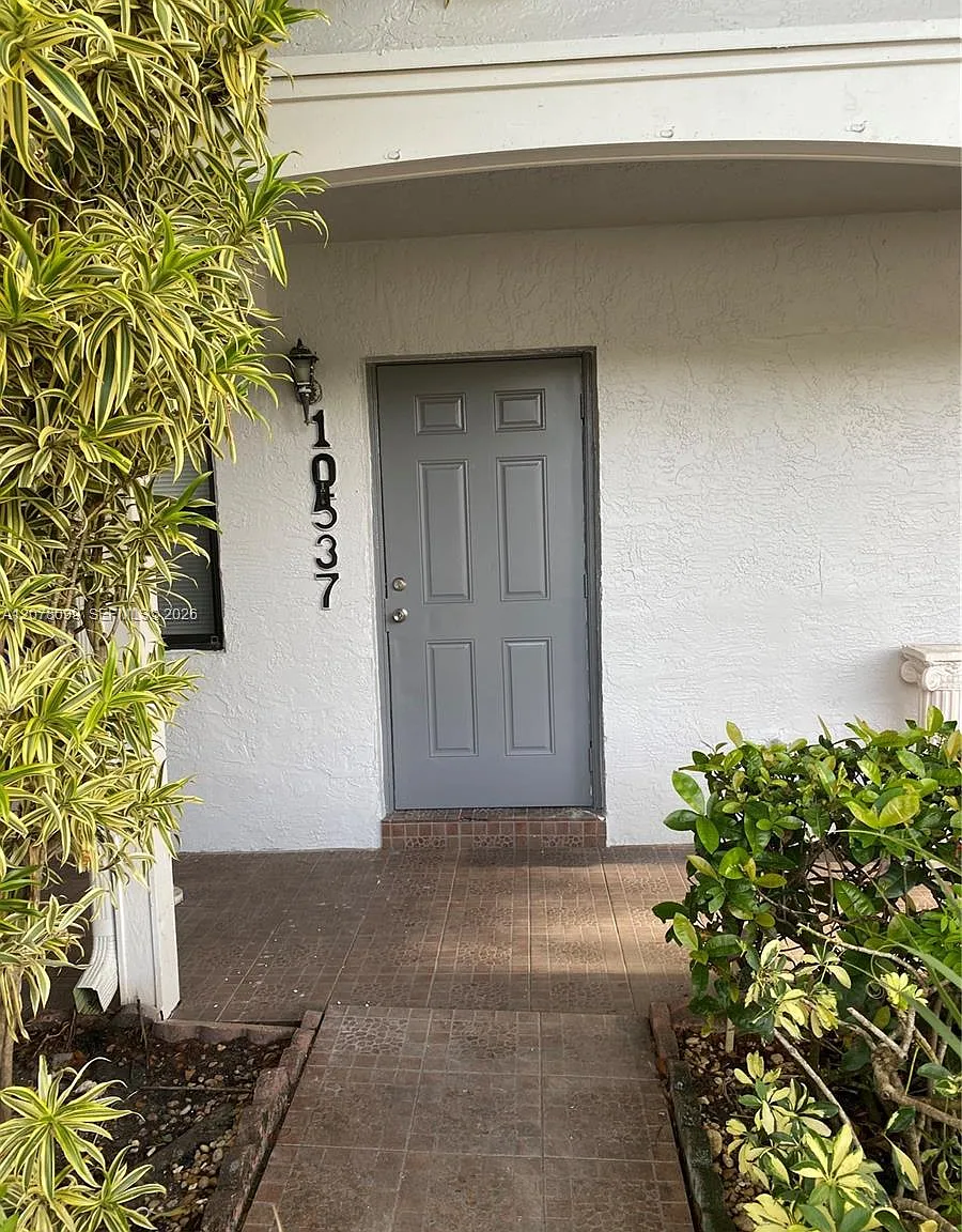 Pembroke Pointe Section T — Photo 1
