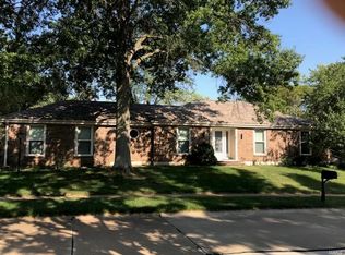 860 Sugar Hill Dr, Ballwin, MO 63021