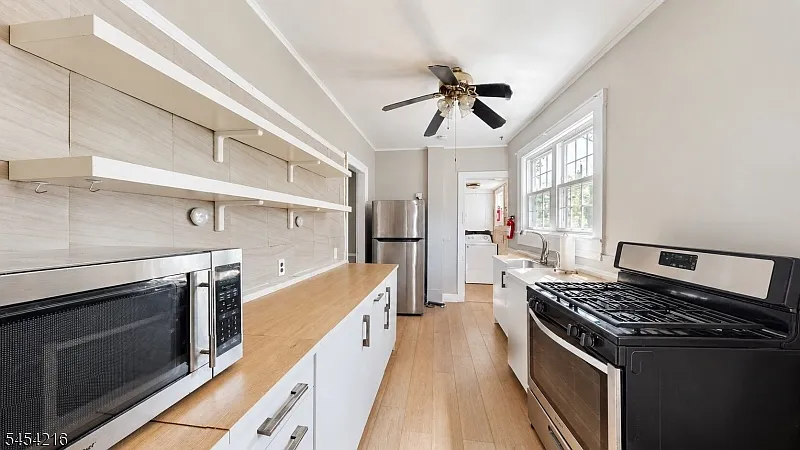 2 bed, 1.0 bath, $3,800 — Photo 3