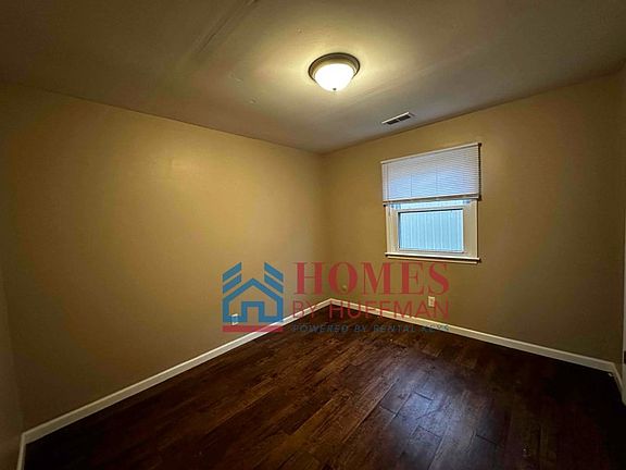 5th image of 211 E Elm St #3