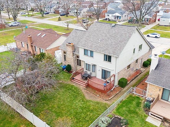 4th image of 15135 Churchill St