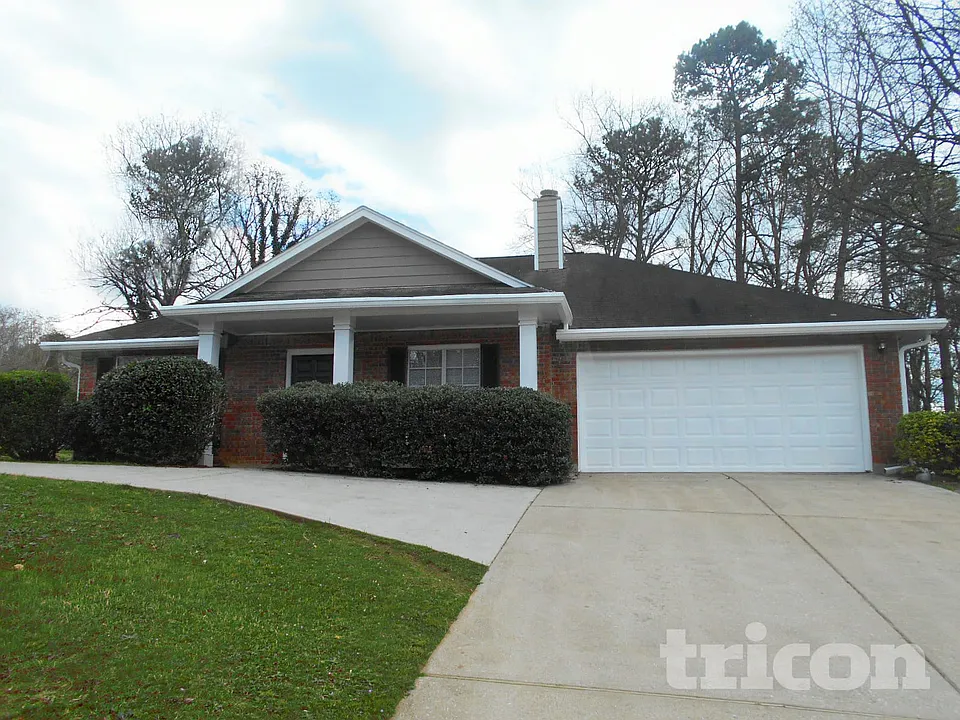 2805 Trotters Pointe Dr