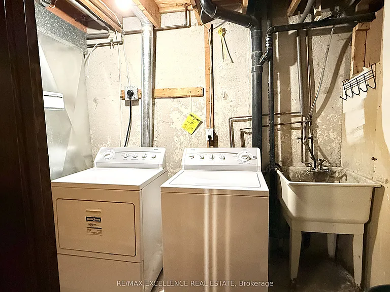 49 Woodlawn Ave — Photo 15