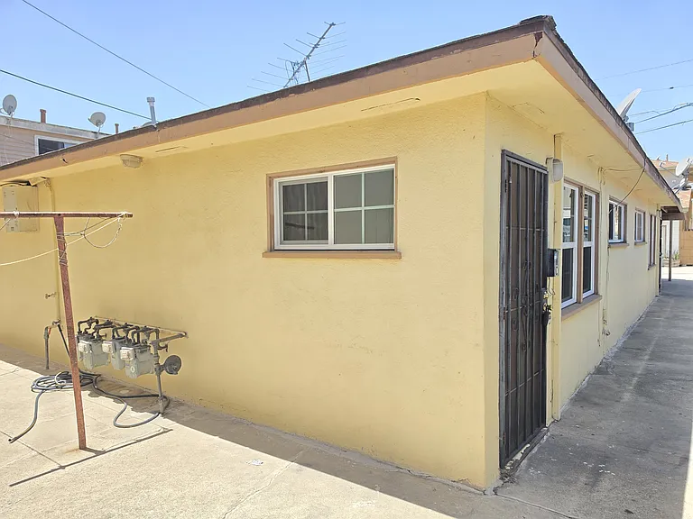 12521 York Ave #C — Photo 10