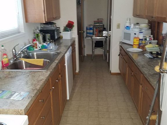 2nd image of 923 Lincoln Dr