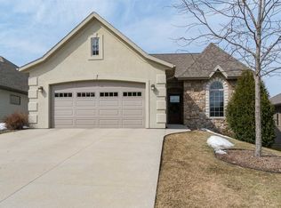 N1537 Meadow Park Dr, Greenville, WI 54942