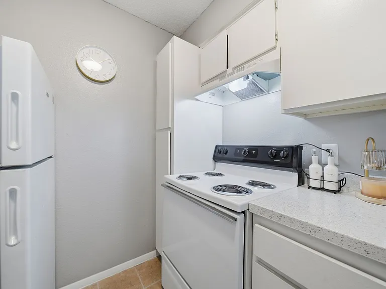 Cedar Park Apartments — Photo 14