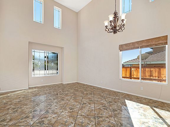 4th image of 679 Oakwood Creek Pl